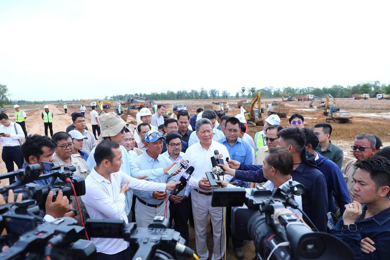 孙占托副首相视察德崇扶南运河：严厉驳斥“停工”谣言