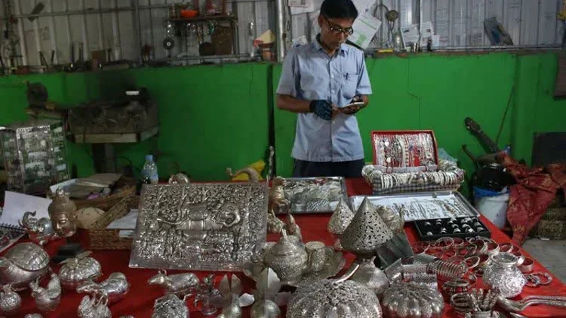 高棉风物 | 几百年前柬埔寨王宫银匠到这条村子传授“绝活”！