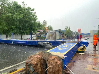 磅清扬市遭强风暴雨突袭：断电、民房受损