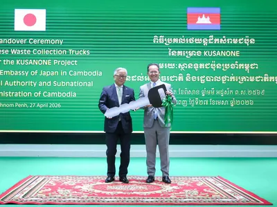 日本再向柬埔寨捐赠10辆垃圾车