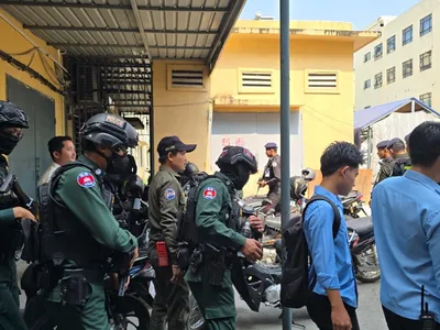 金边警方突查疑似电诈窝点，发现5名非法居留中国人