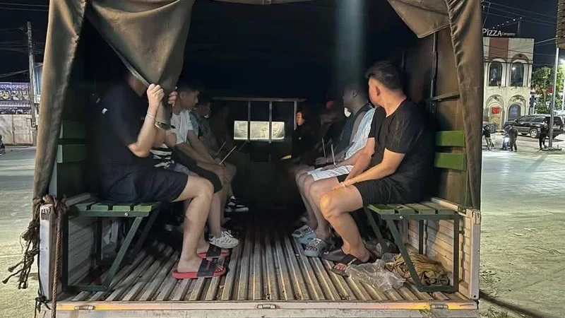 实居省连夜排查过境车辆，多名涉嫌电诈外国人被捕！