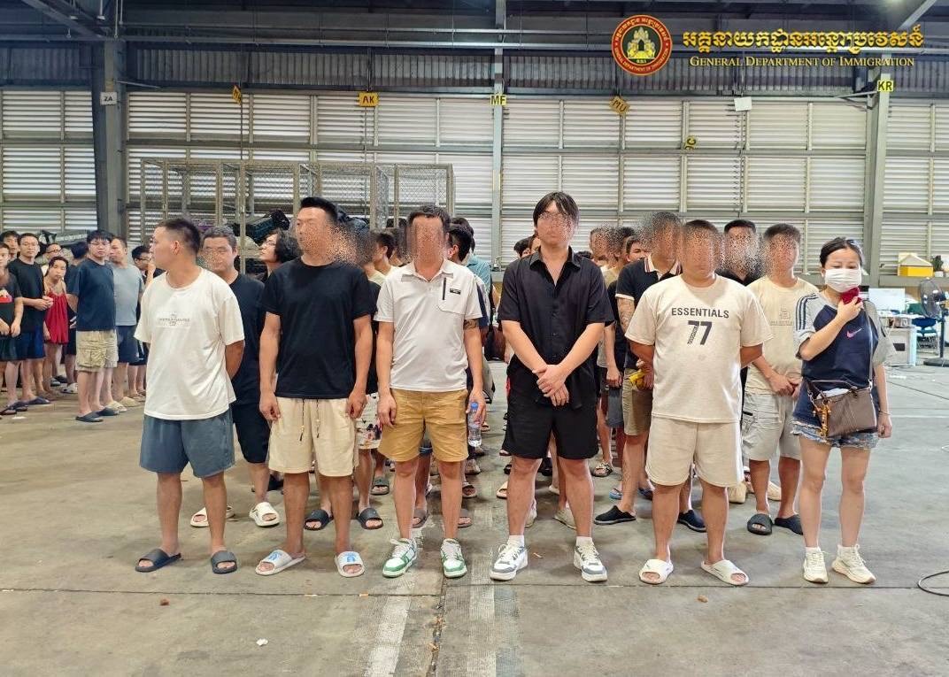 166名中国人被柬埔寨驱逐出境！