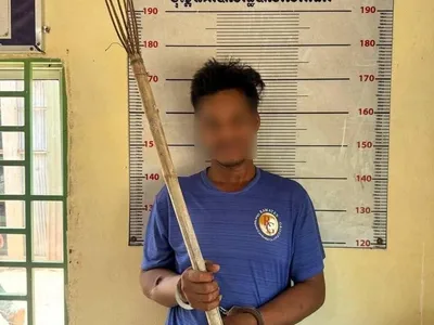干拉省一吸毒男子追杀警察被捕