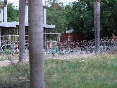 泰军声称他们在边境燃放鞭炮，不是使用子弹鸣枪示警！