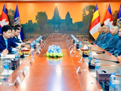 柬埔寨旅游部长会见少林寺僧团