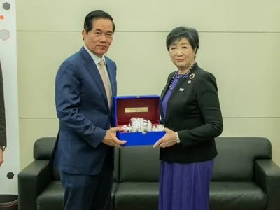 金边市长访问东京、出席峰会并会晤东京都知事