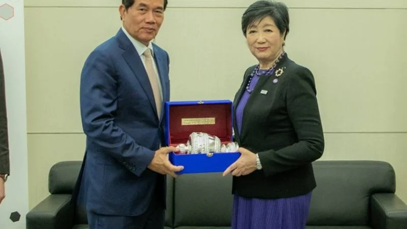 金边市长访问东京、出席峰会并会晤东京都知事