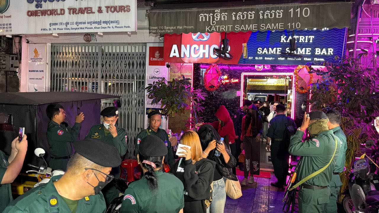 金边警方突袭2处涉嫌人口贩卖地点，30多名女子获救！