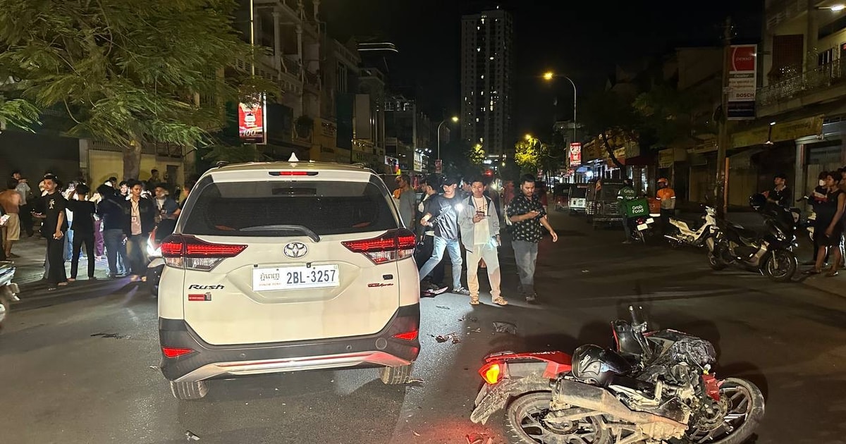 金边摩托车团伙街头追逐失控，撞汽车致3人受伤