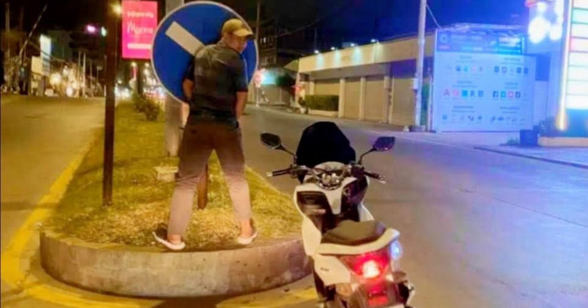 金边一名男子因向交通标志牌撒尿，金边警长下令追查！