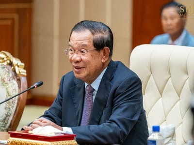 洪森亲王会见老挝青年代表团 分享治国经验