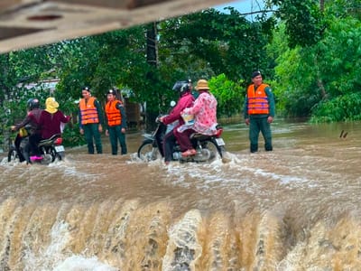 马德望三洛县强降雨引发洪水，多处道路及农作物受影响