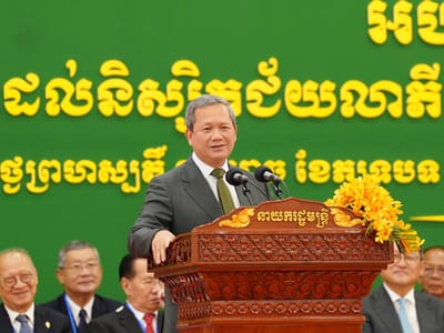 洪玛奈首相称赞马德望省当局与武装力量在应对战火与洪灾中的努力