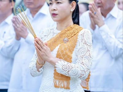 柬埔寨波罗勉省举办仪式为2026年龙舟赛祈福