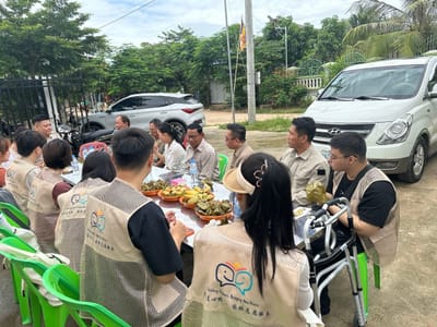 天津青年志愿者代表团考察茶胶省柬中友谊示范村
