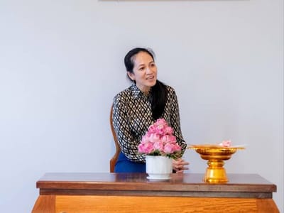 柬埔寨首相夫人碧占莫妮向实居省殉职军人家属赠送新房