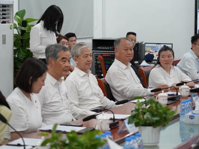 中国大使陪同梁振英考察柬埔寨德崇扶南运河项目