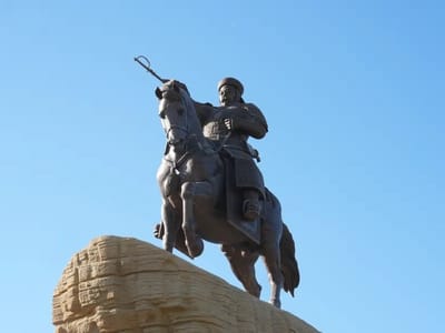 一腔热血换回166万平方公里，成今天14亿人最硬的底气！