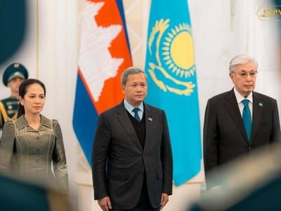洪玛奈首相与夫人出席哈萨克斯坦总统举行的欢迎仪式