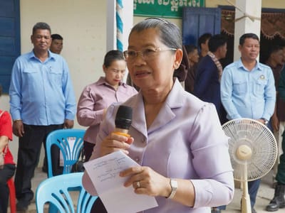 棉森婉慰问义诊民众 赞扬医疗团队贡献