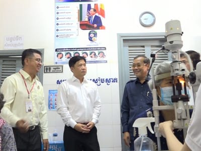 金边安东医院医生在磅湛省开展免费眼科检查与手术活动