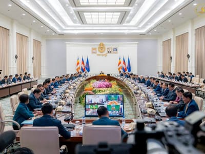 洪玛奈首相缅怀殉国英烈 并就柬泰边界谈判阐明立场