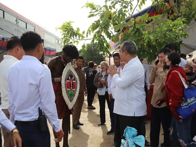 柬埔寨上丁省迎来首批乘免费巴士返乡过节民众