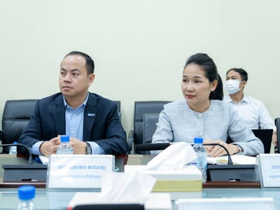 柬埔寨劳工部鼓励出国留学奖学金生努力深造