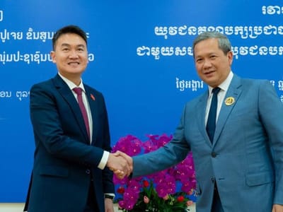 柬埔寨首相会见老挝人民革命青年团中央书记处第一书记