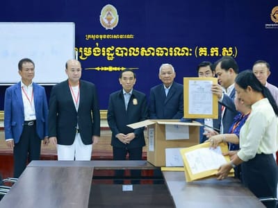 柬埔寨举行公立学校教师内部竞争考试试卷阅卷工作