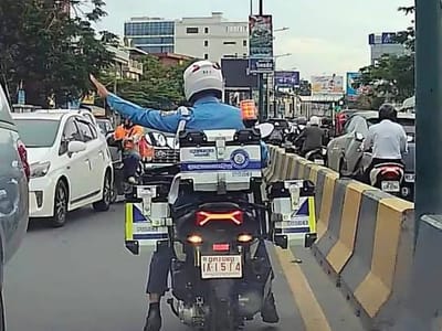金边交警护送临产孕妇就医获表彰