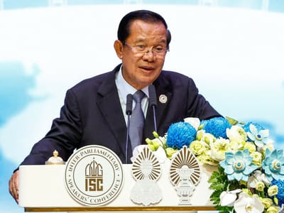 洪森呼吁立法机构团结一致维护国际法与和平