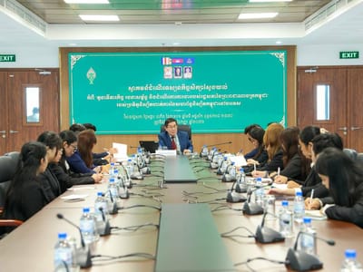 柬埔寨国会接待海外留学生代表团，普及立法制度知识