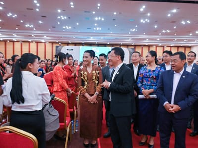 柬埔寨工业部长鼓励经营者提升服务质量并支持本土产品