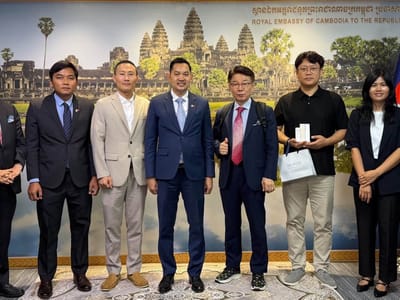 柬埔寨与世界中小企业协会探讨化妆品领域投资合作