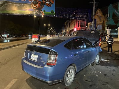 丰田普锐斯逃避酒检失控 连撞3车