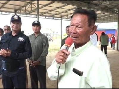 难民领房前须付钱？卜省一村长在众高官和村民前宣誓否认
