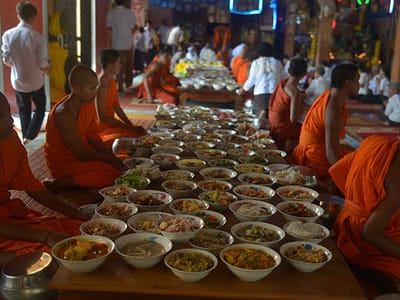 柬埔寨宗教部：建议各寺庙在亡人节期间向困难群体分享过剩物资