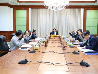 柬埔寨参议院常务委员会审议《乡分区行政管理法》修正案
