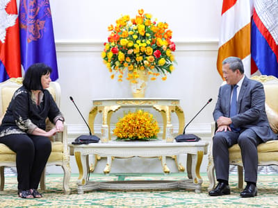 洪玛奈首相会见澳大利亚本迪戈坎甘学院代表