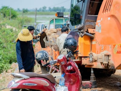 茶胶省省长视察特诺泰大坝路段维修工作
