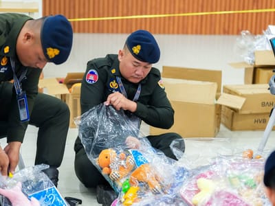 金边宪兵与青年志愿者准备慈善物资，洪玛尼副首相将出席发放仪式