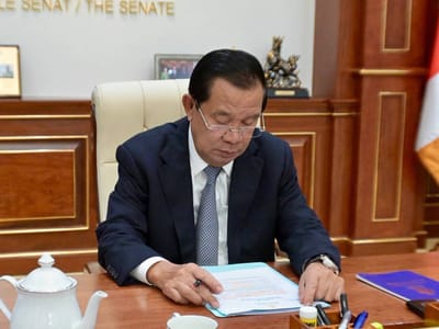 洪森发文以“狗坐马车”比喻反击批评者