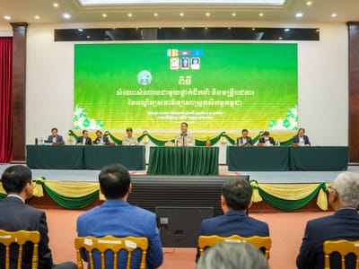 柬埔寨农林渔业部部长邓迪那与农业科学研究院官员座谈