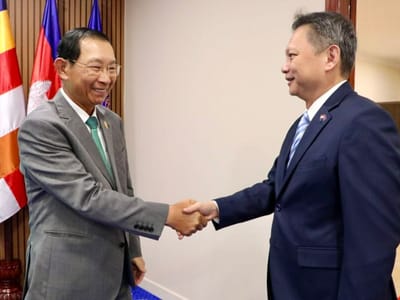 柬埔寨与新加坡承诺促进外交关系并加强潜在领域合作
