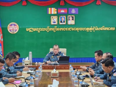 柬埔寨宪兵副司令视察宪兵培训中心工作