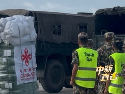 现场直击！中国政府紧急救援物资运抵尼泊尔