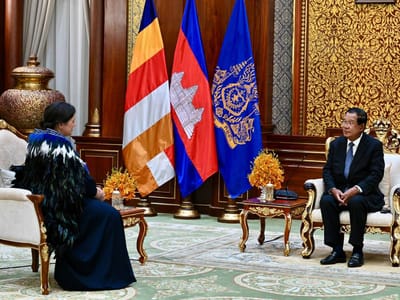 洪森会见新任新西兰驻柬大使，强调深化双边经贸合作