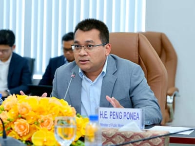 柬埔寨公共工程与运输部部长会见新加坡公司代表